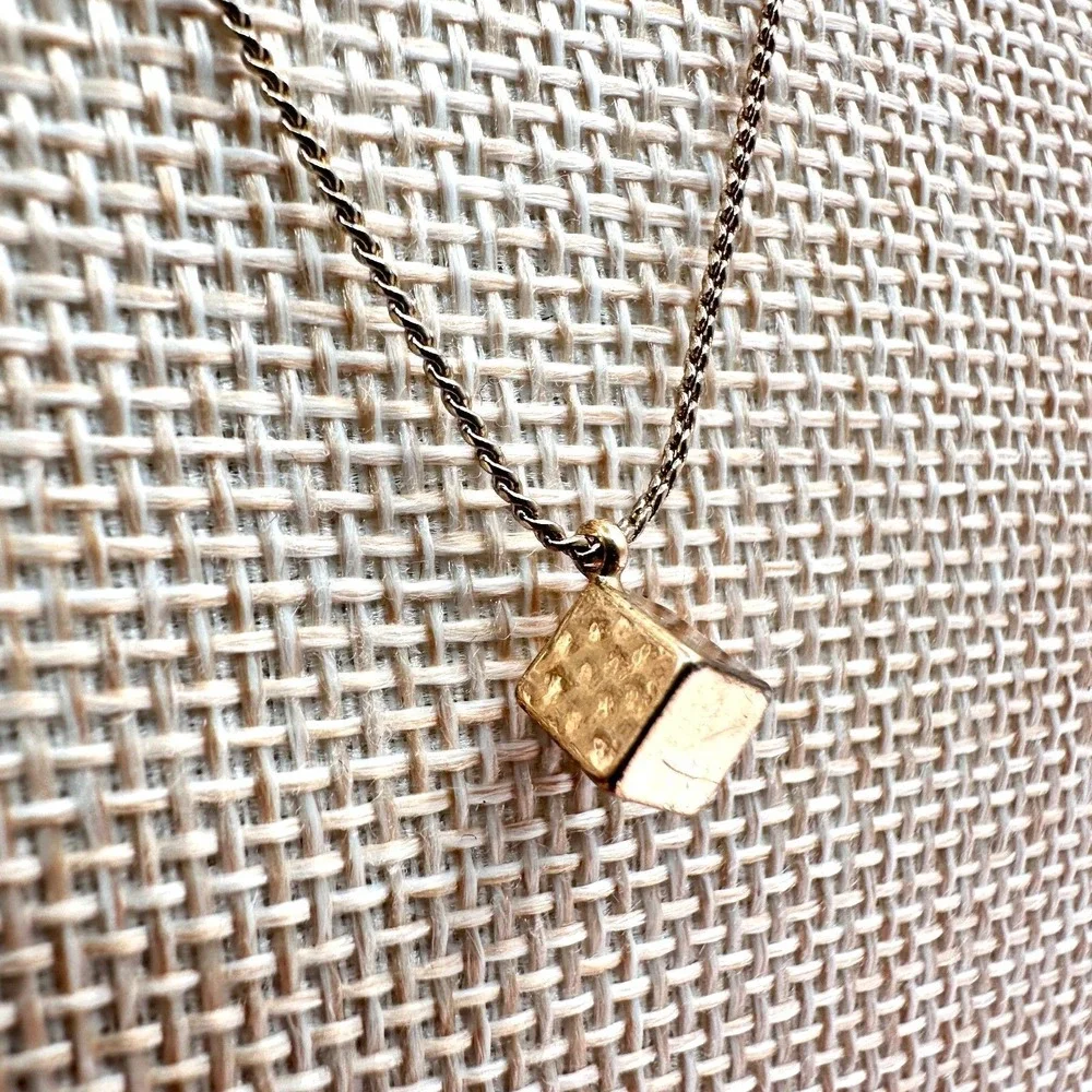 Vintage Y2K Gold Tone Hammered Cube Geometric Pendant Necklace Women's Jewelry‎